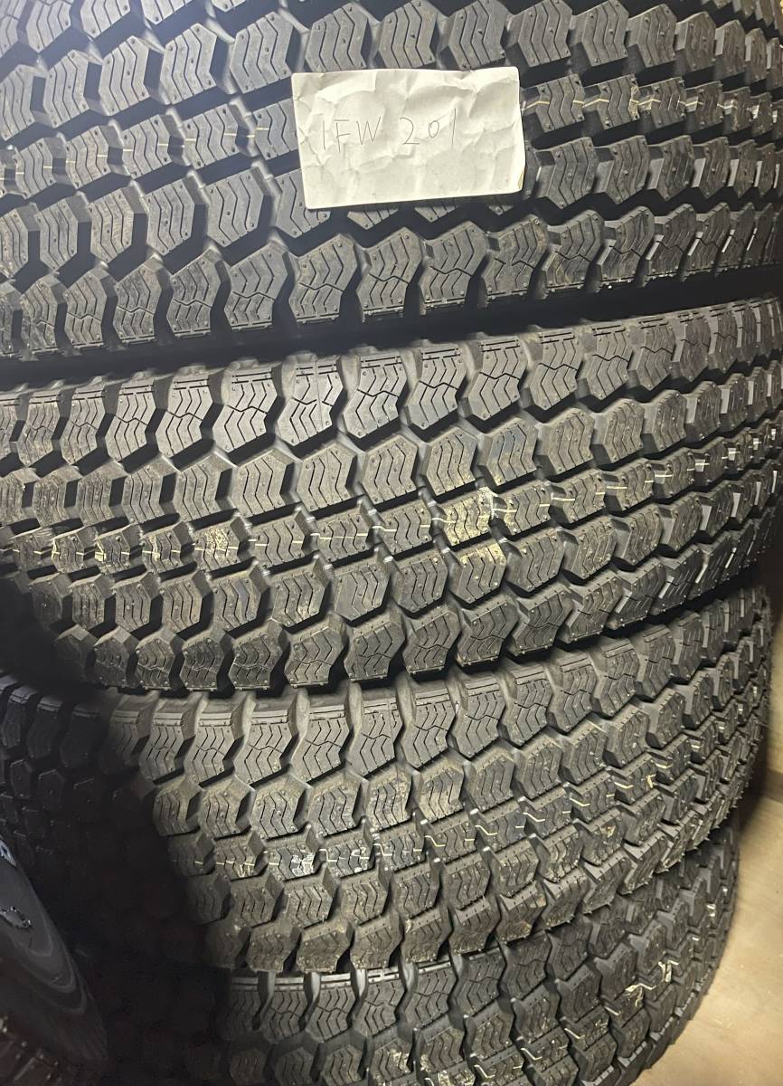 ■新品未使用 225/85R16 121/119L 4本セット トラック用 グッドイヤー 冬スタッドレスタイヤ(1FW201)_画像1