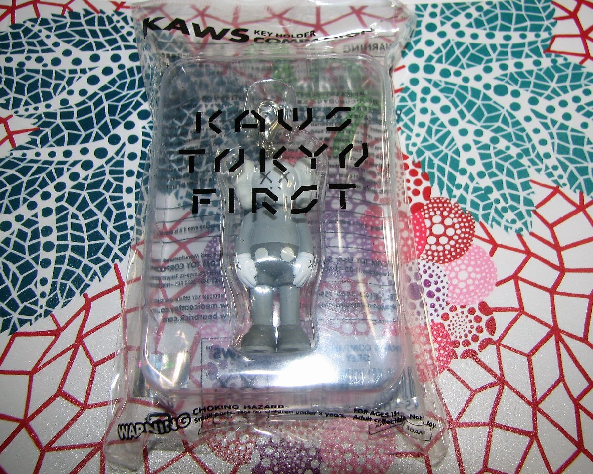 KAWS TOKYO FIRST メディコム・トイ製 キーホルダー コンパニオン