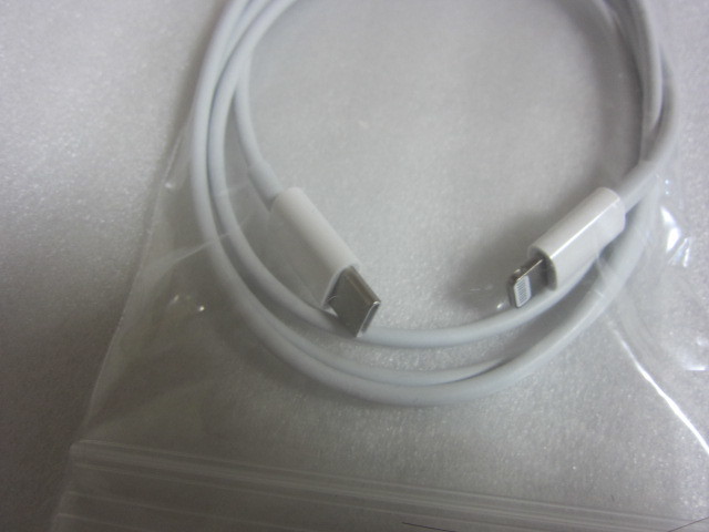 Apple 20W USB-C電源アダプタ(A2305)とApple USB-C - Lightningケーブル（1 m）_画像4