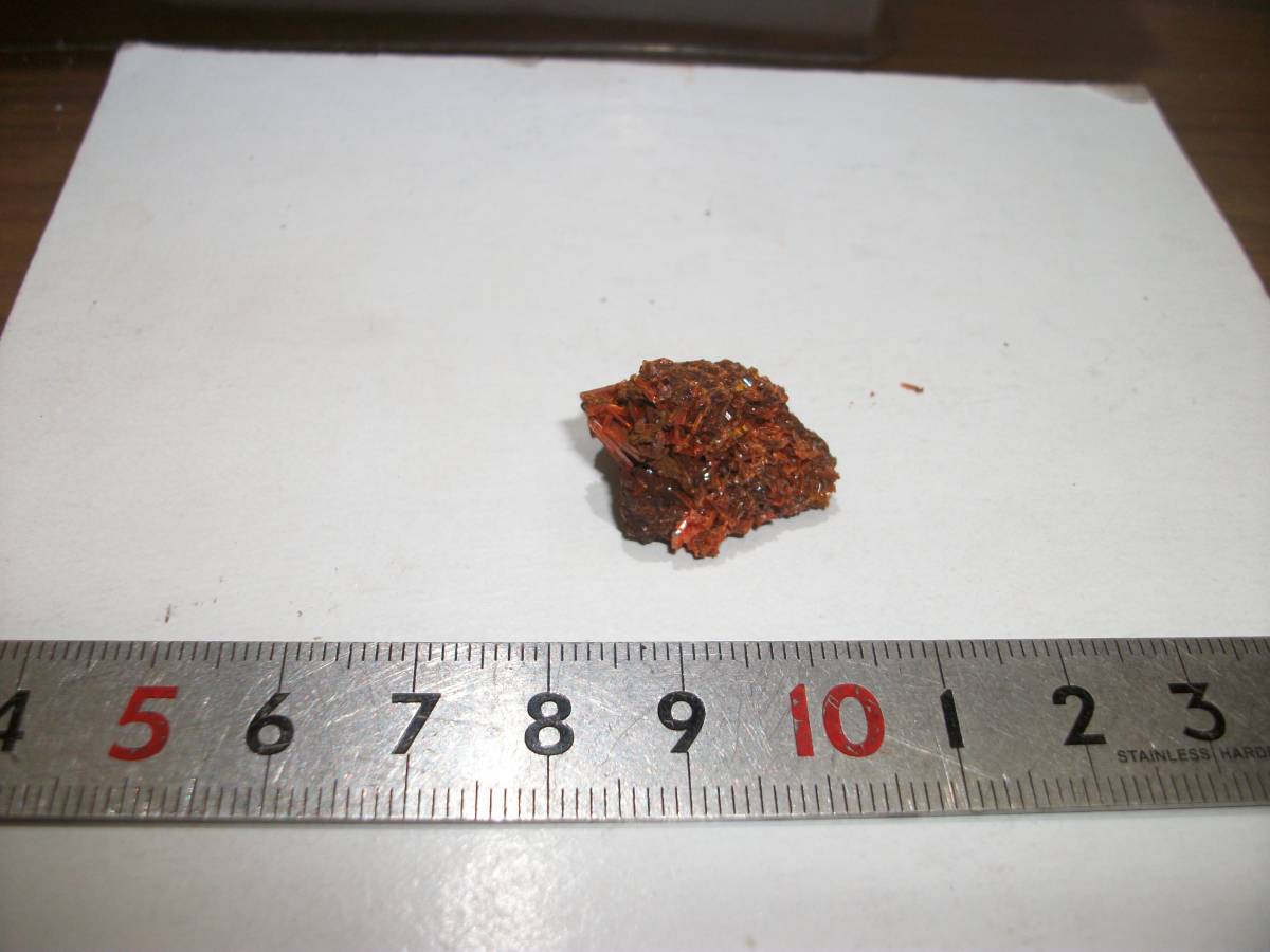 オーストラリア クロコアイト 紅鉛鉱 クラスター 赤～オレンジの柱状結晶 多数 定型外発送の画像2