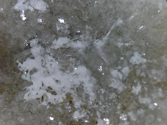 国産鉱物 静岡県 菖蒲沢 モルデン沸石 モルデナイト 輝沸石 ヒューランダイト 定型外発送の画像1