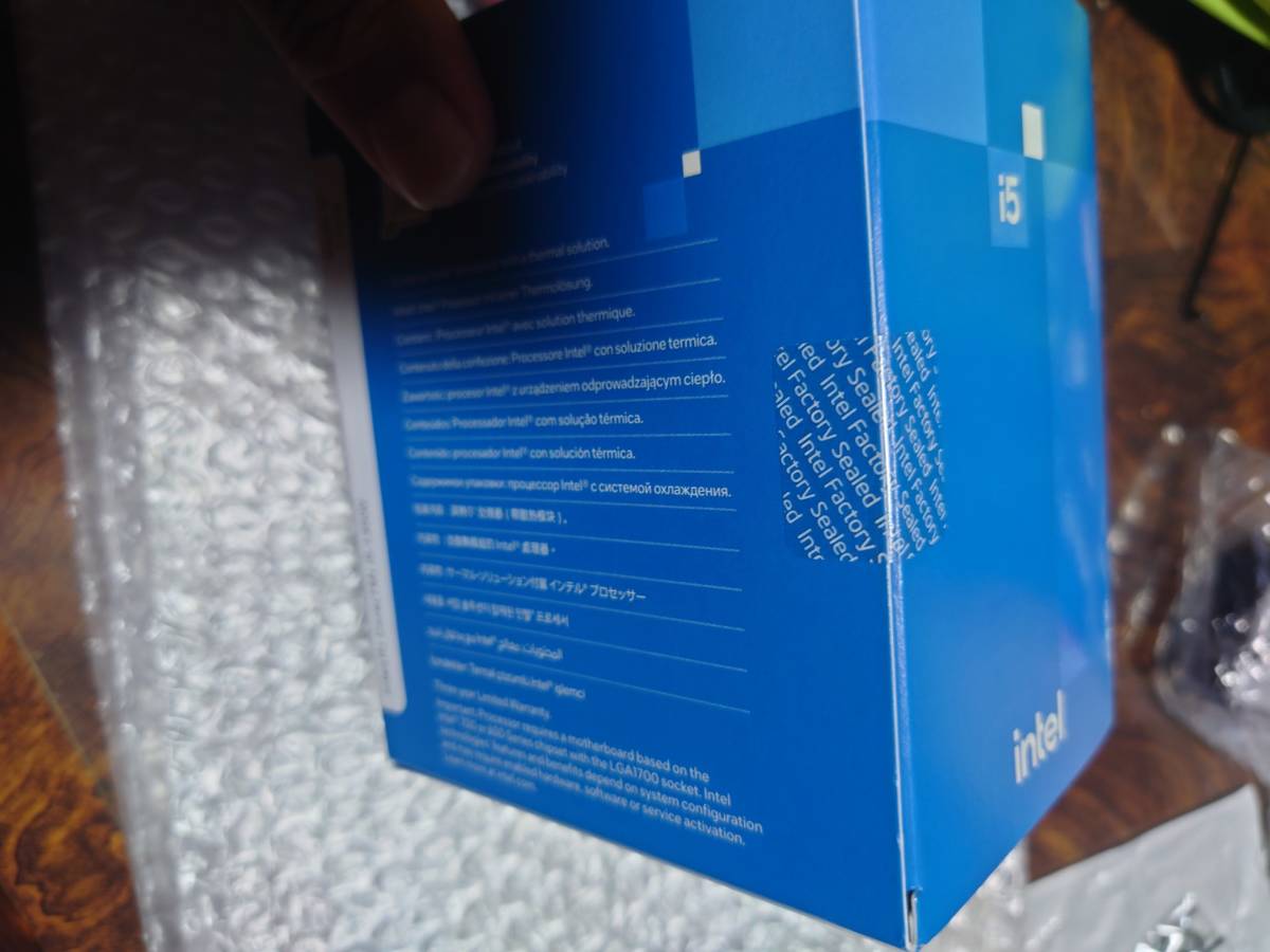 日本最大のブランド インテル [新品未使用未開封] Intel 購入証明書