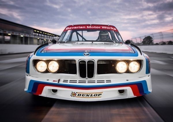 BMW 3.0 CSL (Group 2) E9 レースカー 1975年 絵画風 壁紙ポスター 特大A1版 830×585mm はがせるシール式 010A1_画像1