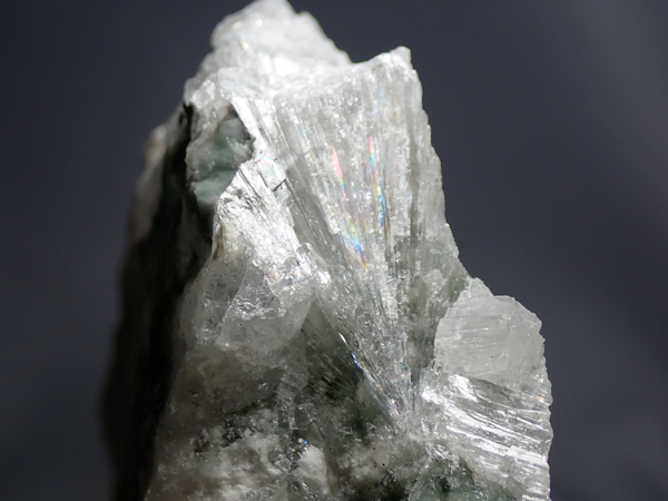 国産鉱物　岡山県産　硼灰石　大型標本_ニフォントブ石も付いています。