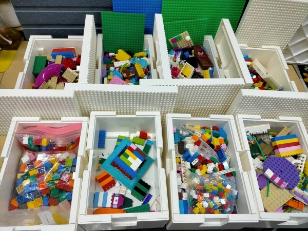 ジャンク品 レゴブロック LEGO IKEAレゴボックス中サイズ８個 パーツ