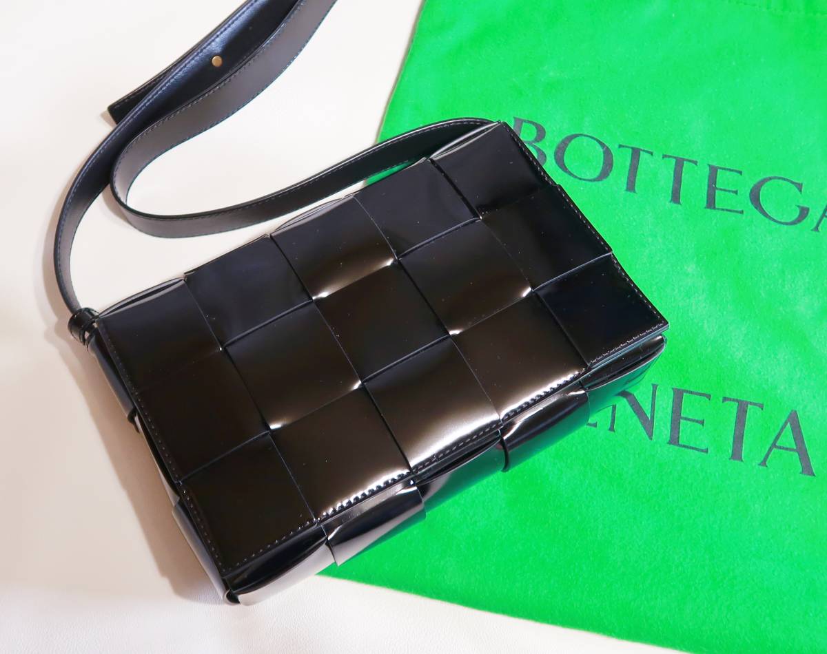 BOTTEGA VENETA ボッテガヴェネタ ショルダー 斜め掛け バッグ カセット ブラック パテント 保存袋　完全正規品 使用頻度少 美品