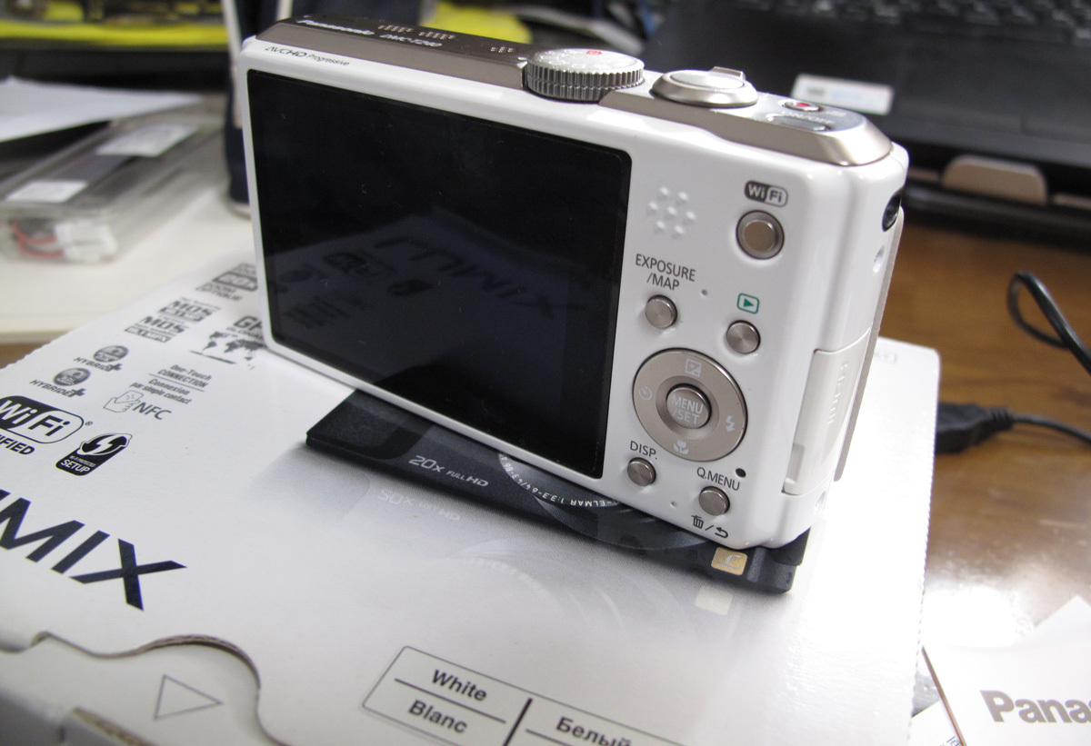 7854円 パナソニック LUMIX TZ40 白 中古 箱・付属品あり 7854円 パナソニック LUMIX TZ40 白 中古 箱・付属品あり