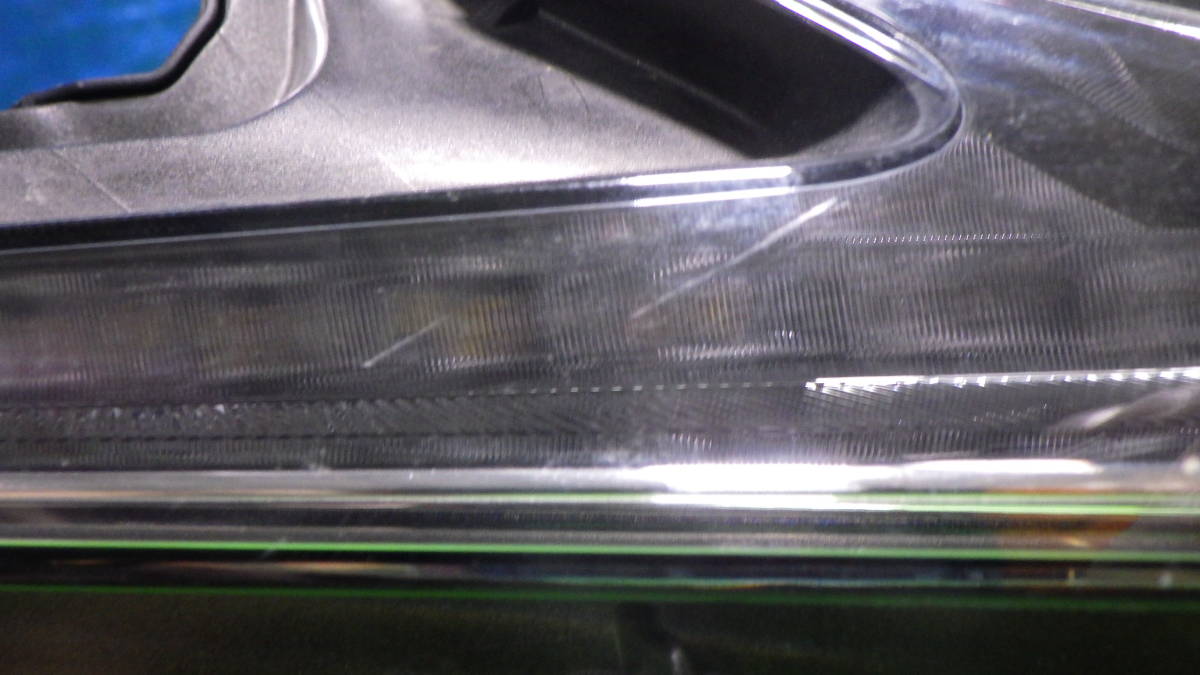 51021-2 レクサス IS Fスポーツ AVE30 E30 ウインカー クリアランスランプ LED コイト/53-91 刻印 O? 純正 中古 棚18_画像4