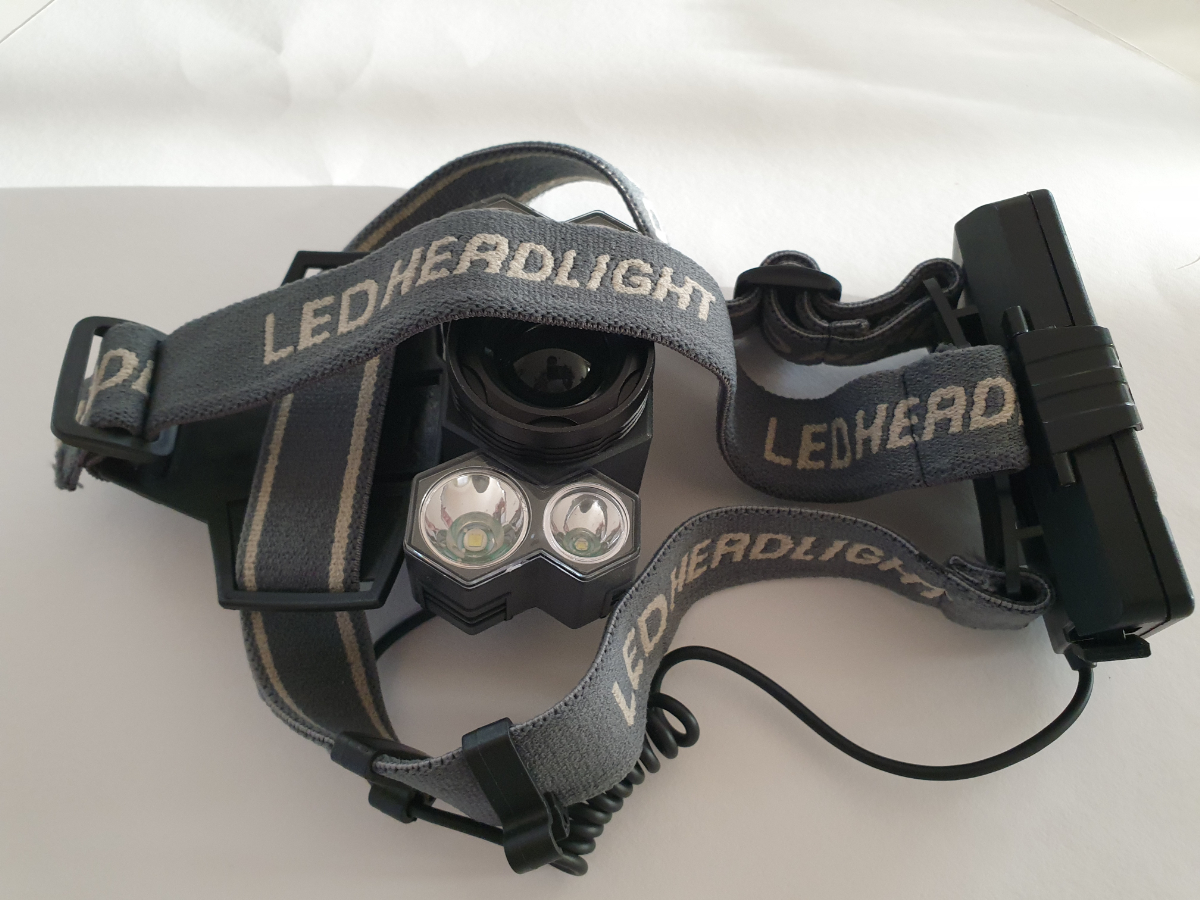 新品未使用品　５LEDヘッドライト ヘッドランプ 18650使用 USB充電式　懐中電灯　災害用ランプ　