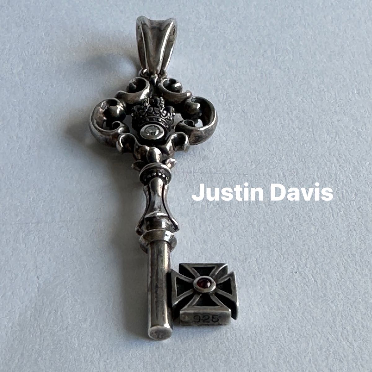 《used》Justin Davis ペンダントトップ　シルバー ネックレストップ　鍵型　KEY ルビー SILVER