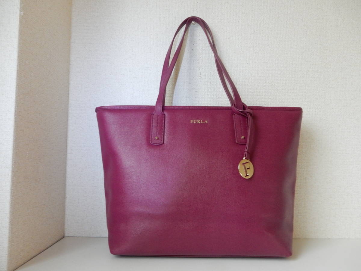 人気TOP 本革☆FURLA(フルラ)☆A4対応☆肩掛けOK☆レザートートバッグ