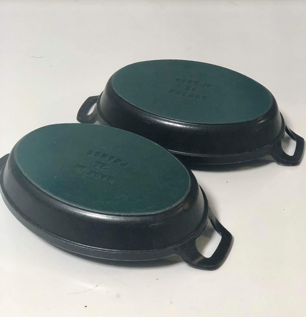 SALE ★★おすすめ★★MADE IN FRANCE STAUB BLACK OVAL PLATES 24cm ストウブ オーバル スタッカブル ディッシュ 24cm 2点セット中古です _画像2