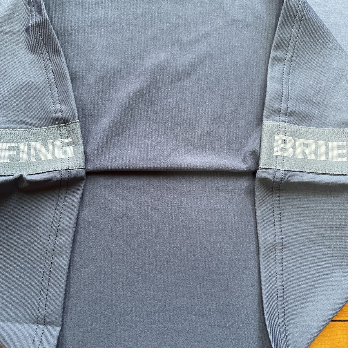 送料無料BRIEFING GOLFブリーフィングMENSハイネック半袖シャツSIDE連ロゴLINE吸水速乾DRY弾力性STRETCH希少Grey(お買得希少XL)新品の画像5