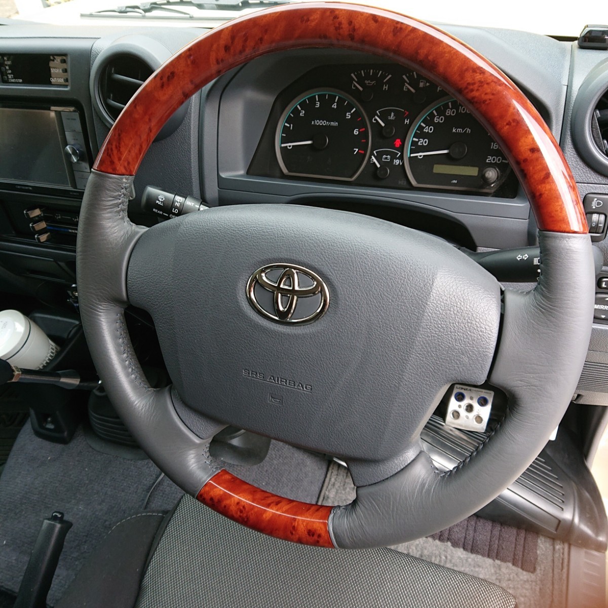 ウッドコンビ ステアリング 再販ランドクルーザー70 (GRJ76K)用 ウッドコンビ ステアリング 再販ランドクルーザー70 (GRJ76K)用