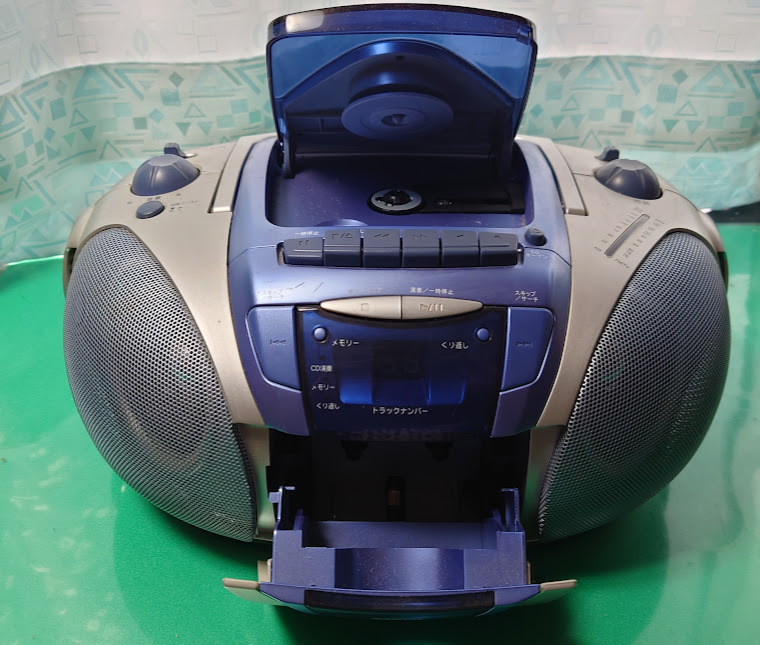 ジャンク品 SANYO CD ラジオ カセット レコーダー AM/FM  PH-PR77 通電確認済みの画像2