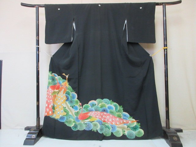 1円 良品 正絹 着物 留袖 縮緬 比翼付 孔雀 菊 花畑 草花 冠婚葬祭 高級 袷 身丈156cm 裄65cm【夢職】★★★_画像1