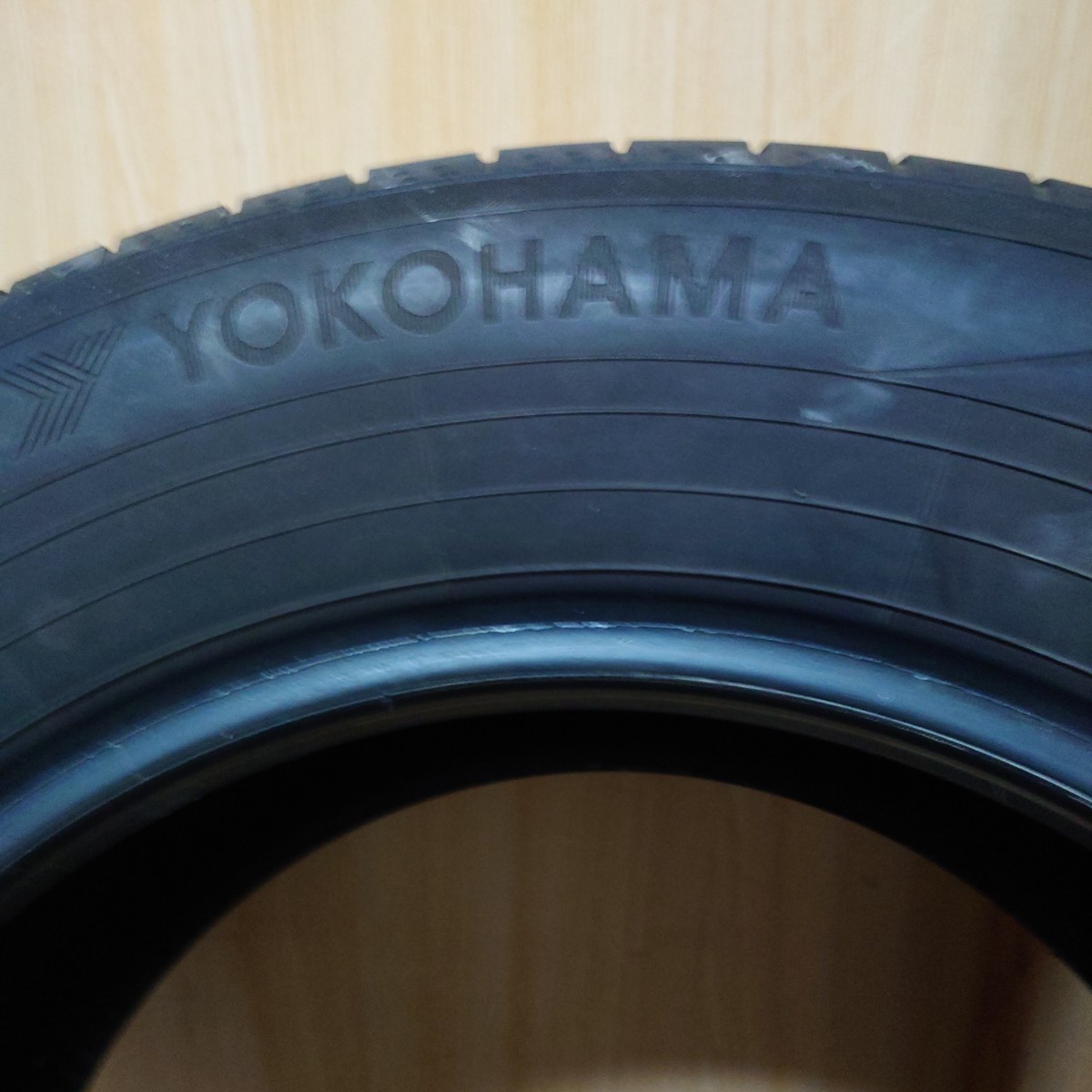 （中古5）ヨコハマ BluEarth-A 215/60R16 95H 17年製　IN・OUTあり　YOKOHAMA　ブルーアース_画像2