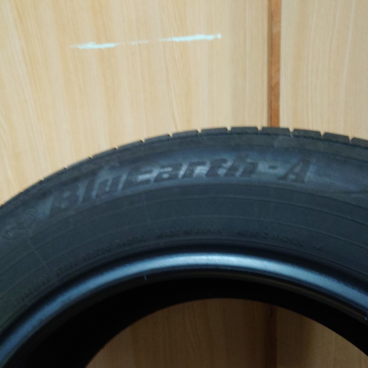 （中古5）ヨコハマ BluEarth-A 215/60R16 95H 17年製　IN・OUTあり　YOKOHAMA　ブルーアース_画像3