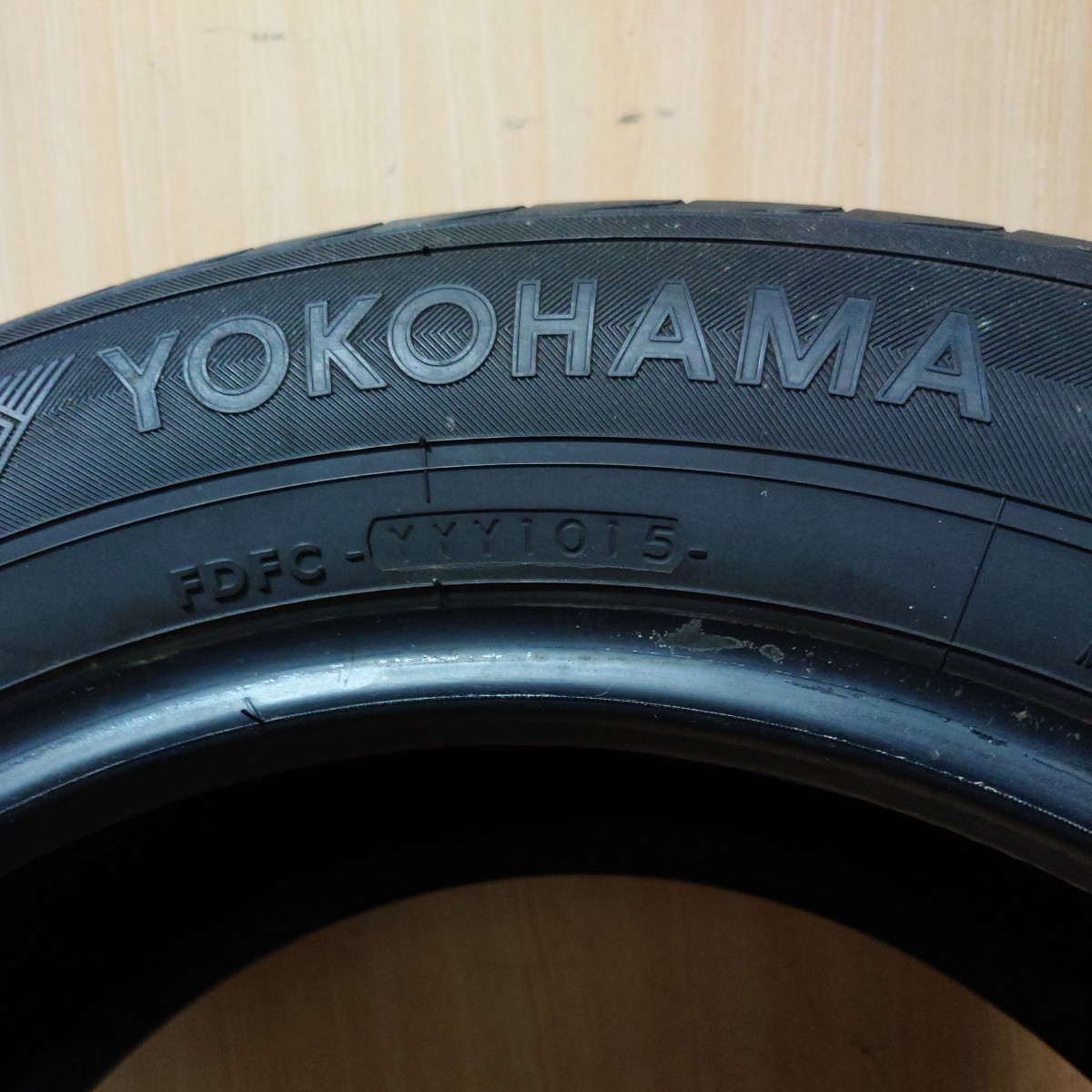 （中古32）ヨコハマ ブルーアースE51 225/60R17 99H 15年製  YOKOHAMA BluEarthの画像2