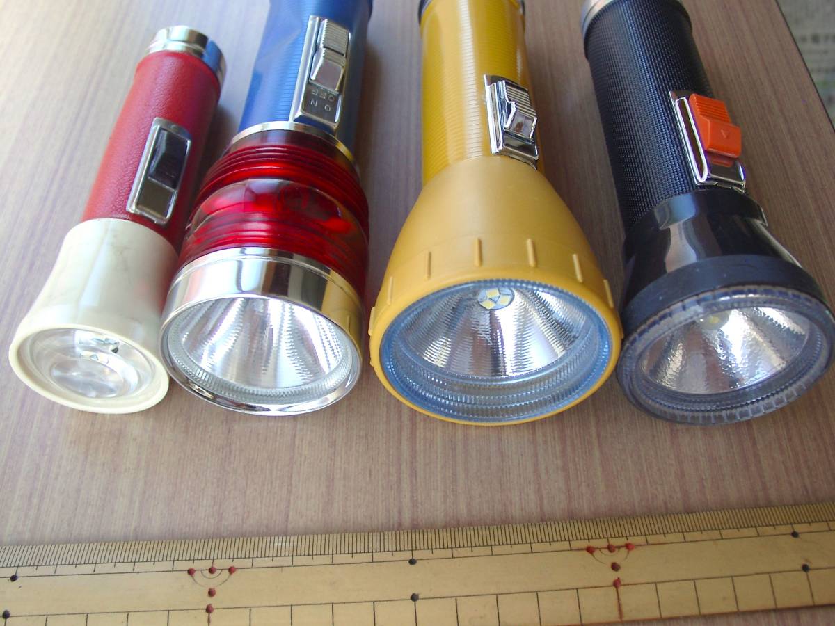 昭和レトロ 懐中電灯 4本 LED電球に交換済 送料無料|Yahoo 昭和レトロ 懐中電灯 4本 LED電球に交換済 送料無料|Yahoo