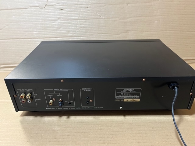  audio luxury period. CD player Victor Xl-Z521 charge maintenance finished. normal secondhand goods original remote control RM-SX521 attached present condition delivery.