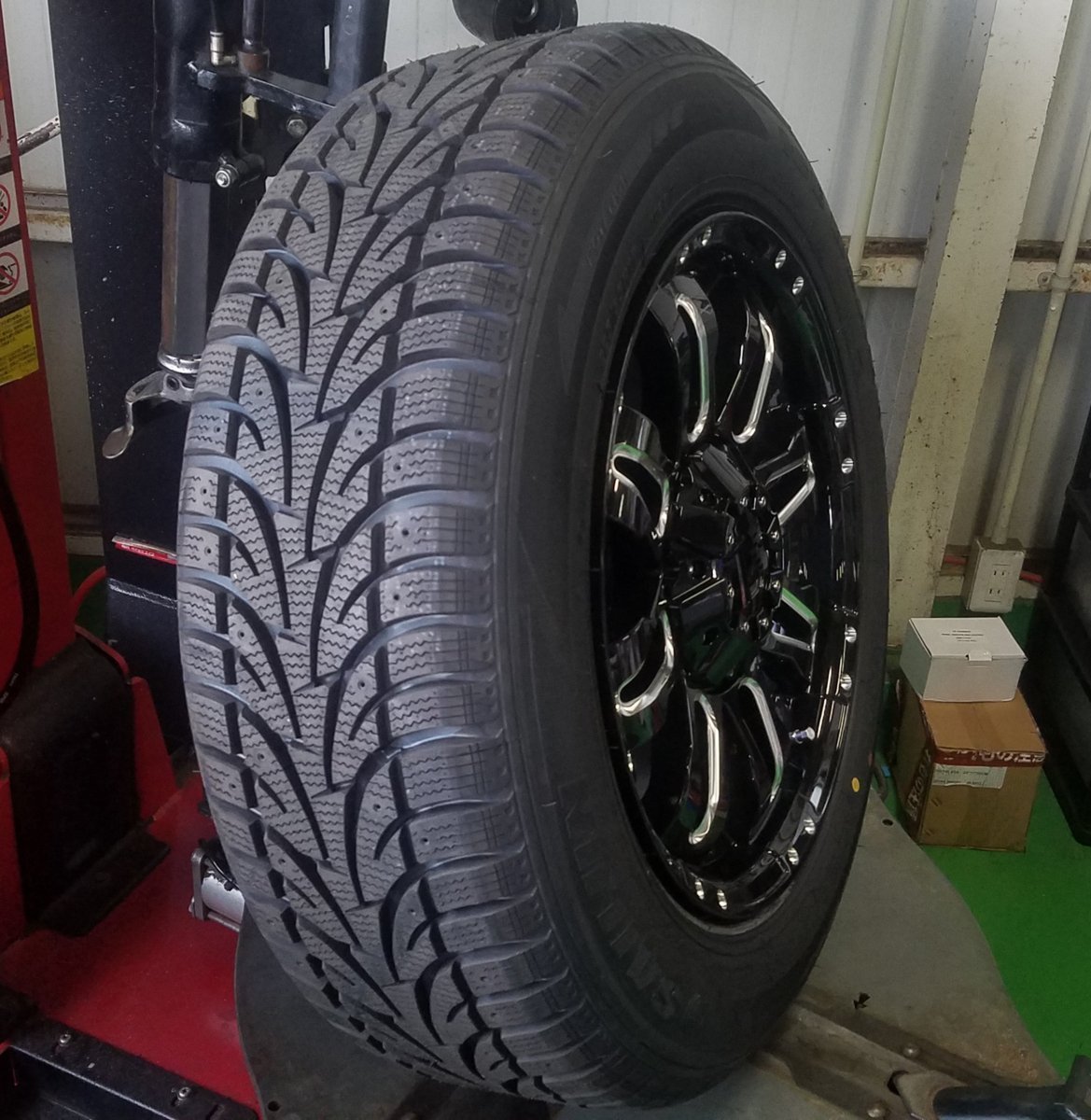 即納 スタッドレス LEXXEL Balano ハリアー CX8 RAV4 エクストレイル D5 エクリプスクロス サイレン ICE BLAZER WSTX 225/65R17_画像5