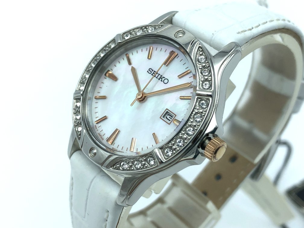 高評価の贈り物 白バンド+スワロフスキークリスタル付 女性用 腕時計