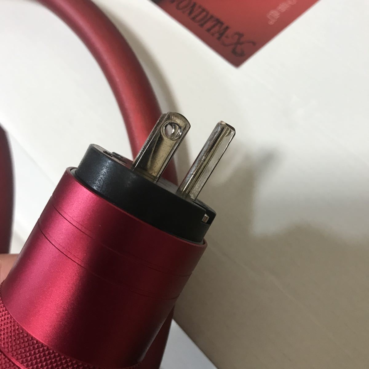 美品 OYAIDE VONDITA-X 電源ケーブル 1 8m 元箱付 オヤイデ 美品 OYAIDE VONDITA-X 電源ケーブル 1 8m 元箱付 オヤイデ