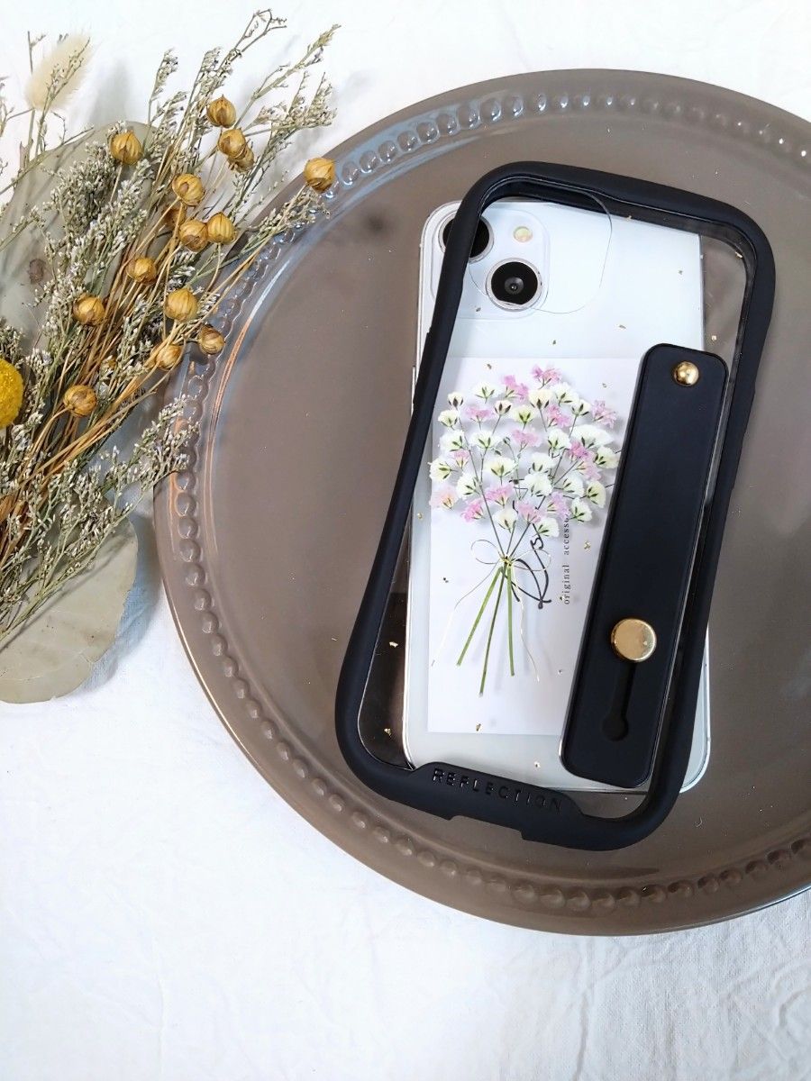 iPhoneケース　スマホケース　ハンドメイド　かすみ草 ブーケの携帯カバー