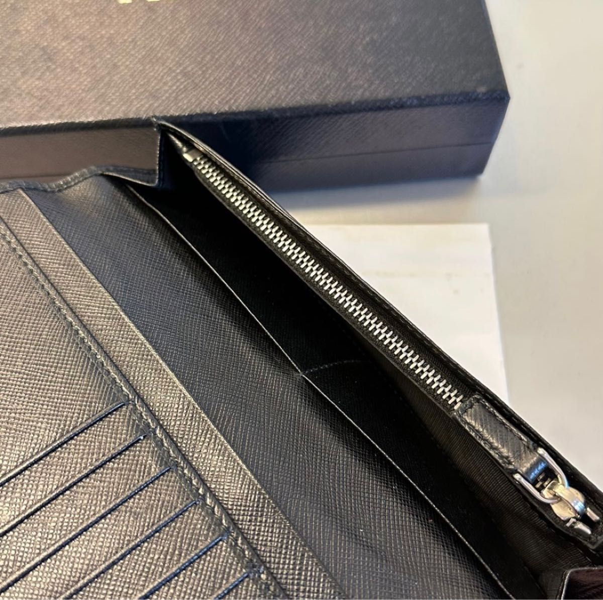 未使用に近い プラダ PRADA 財布 長財布 サフィアーノレザー 未使用に近い プラダ PRADA 財布 長財布 サフィアーノレザー