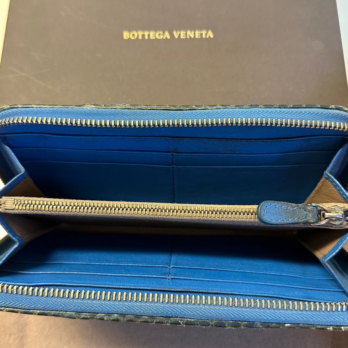 新品同様！　希少　ボッテガヴェネタ BOTTEGA VENETA パイソン　財布　長財布　イントレチャート　ラウンドファスナー