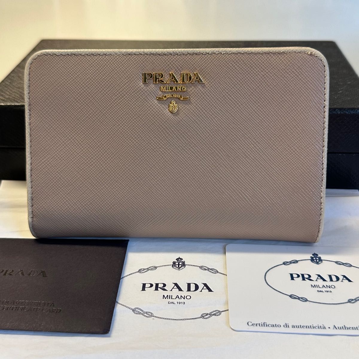 未使用に近い プラダ PRADA 財布 二つ折り 折り財布 サフィアーノ