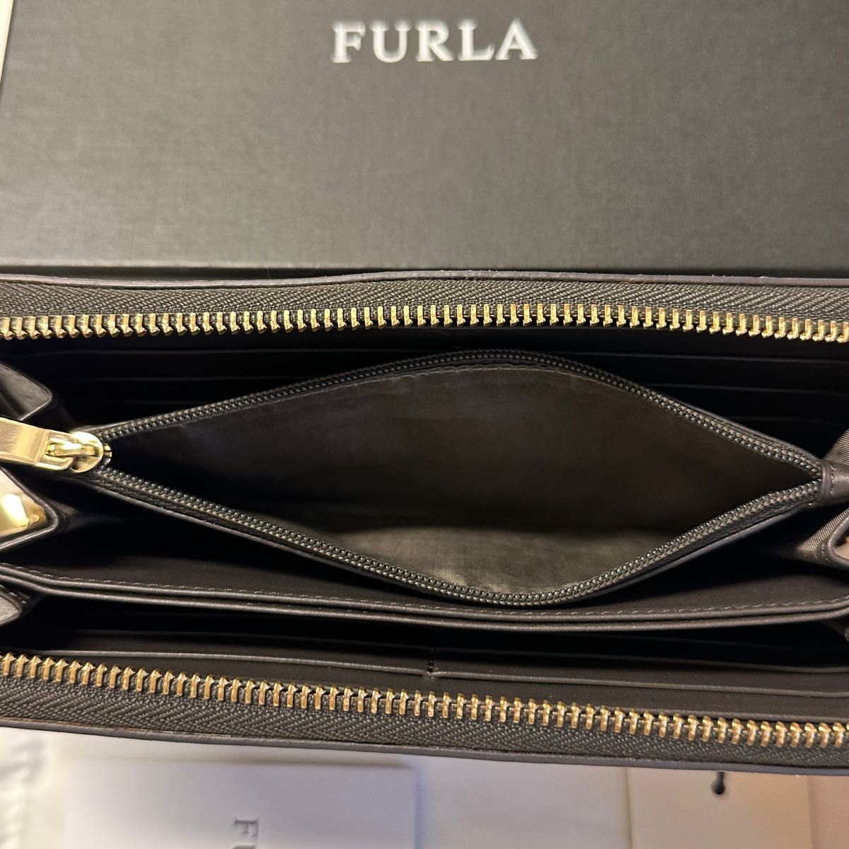 新品同様 超希少 フルラ FURLA パイソン 財布 長財布 ラウンド 新品同様 超希少 フルラ FURLA パイソン 財布 長財布 ラウンド