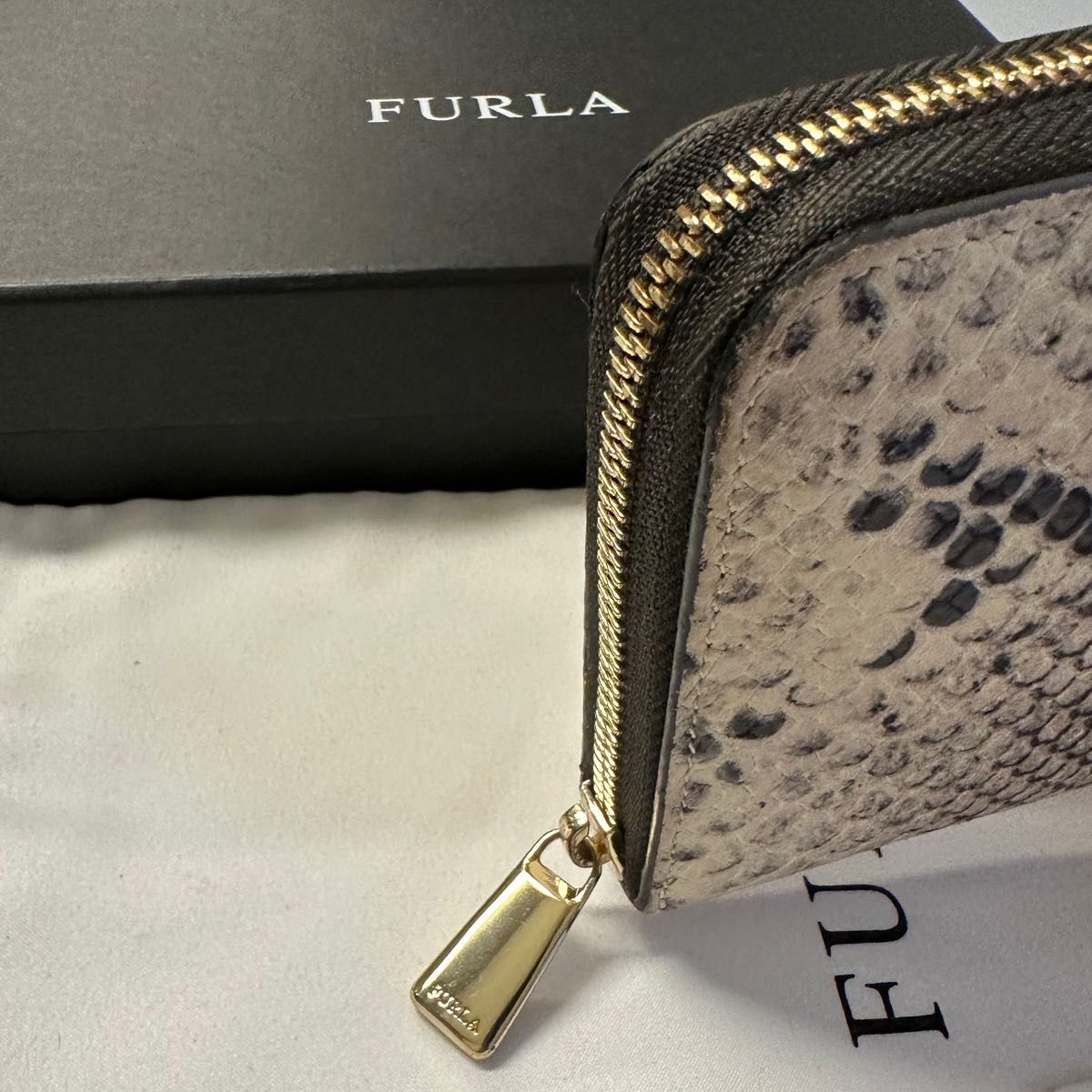 新品同様 超希少 フルラ FURLA パイソン 財布 長財布 ラウンド 新品同様 超希少 フルラ FURLA パイソン 財布 長財布 ラウンド