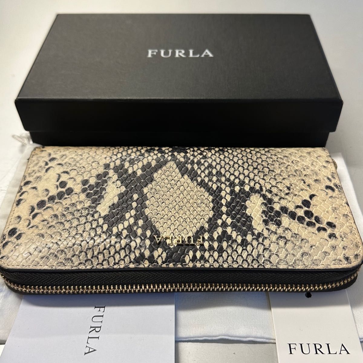新品同様 超希少 フルラ FURLA パイソン 財布 長財布 ラウンド 新品同様 超希少 フルラ FURLA パイソン 財布 長財布 ラウンド