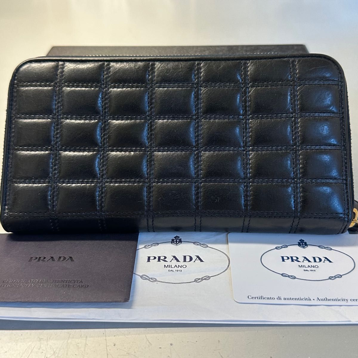 新品同様！　プラダ　PRADA 財布　長財布　キルティング　ラウンドファスナー