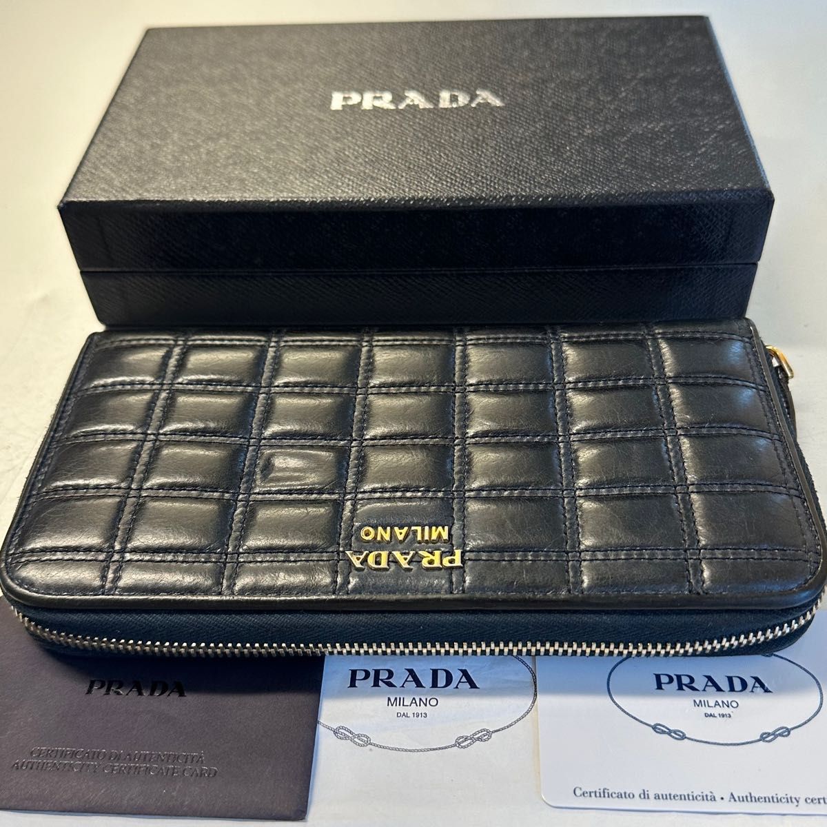 新品同様！　プラダ　PRADA 財布　長財布　キルティング　ラウンドファスナー