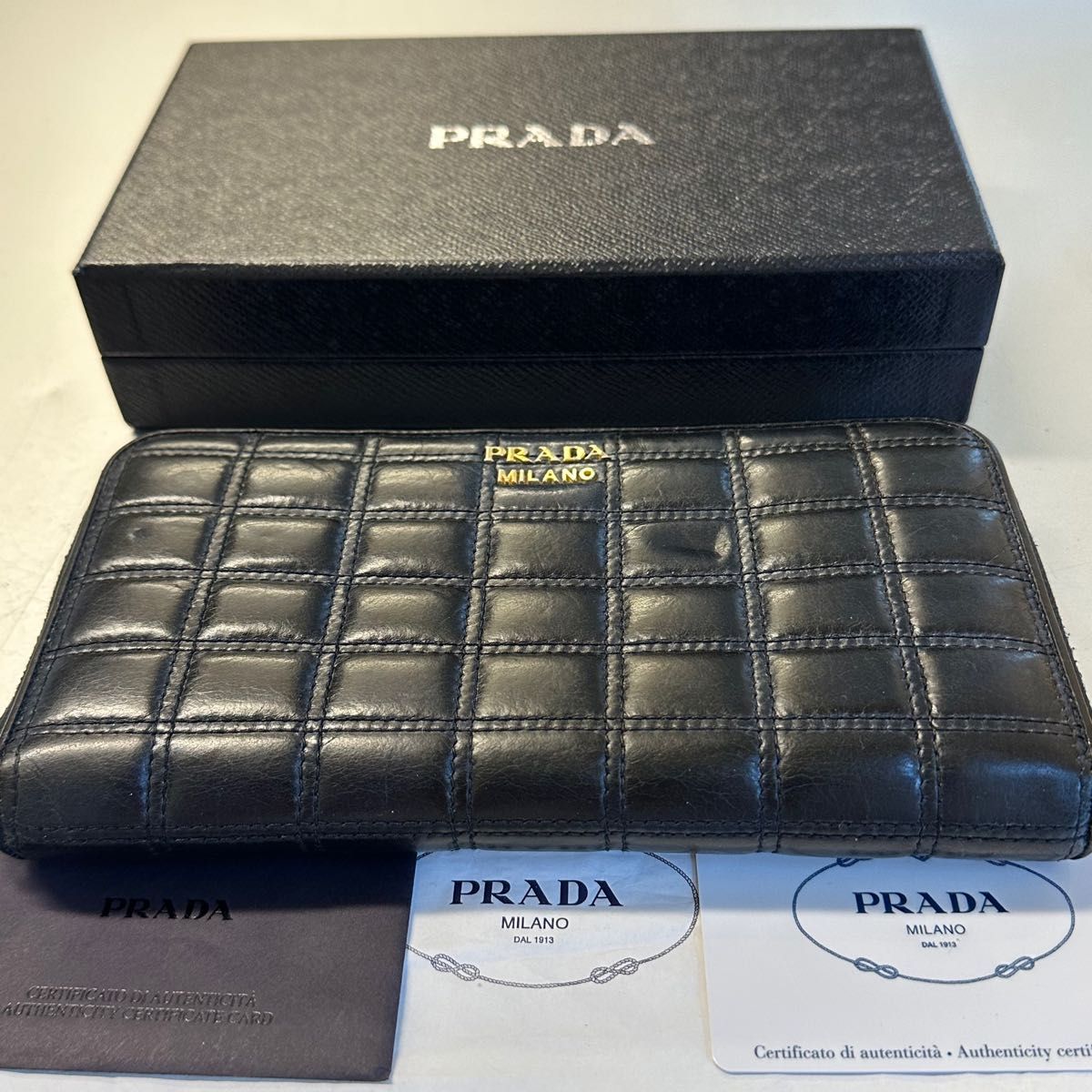 新品同様！　プラダ　PRADA 財布　長財布　キルティング　ラウンドファスナー