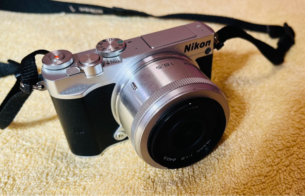【売約済】Nikon ニコン　nikon1 J5【本体　レンズ　写真の付属品のみ】