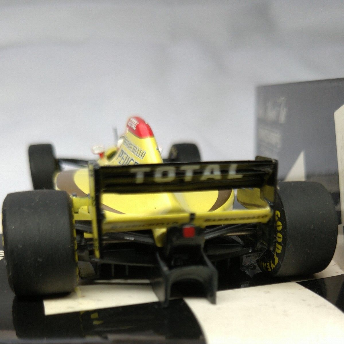 ミニカー 1/43 ミニチャンプス JORDAN PEUGEOT 1996 LAUNCH VERSION R.BARRICHELL