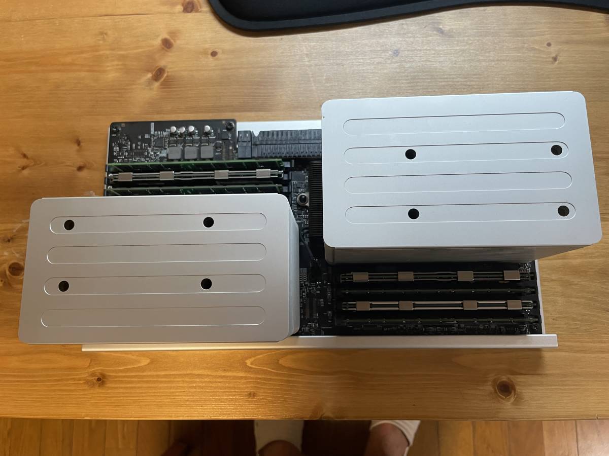 コンピュータMacPro 2.4Ghz8coreプロセッサーボード48gb memory付き
