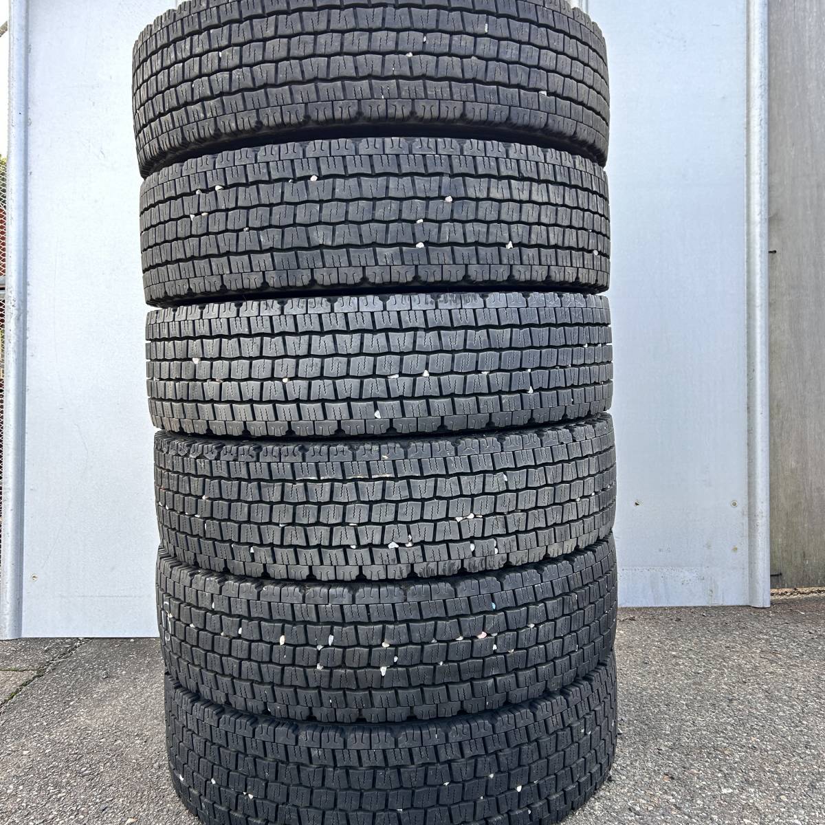 送料無料　4トン車 スーパーバリ山★ 225/80R17.5 123/122L 2021年製 ダンロップ SP081 6本セット スタッドレス 6本セット　28_画像1