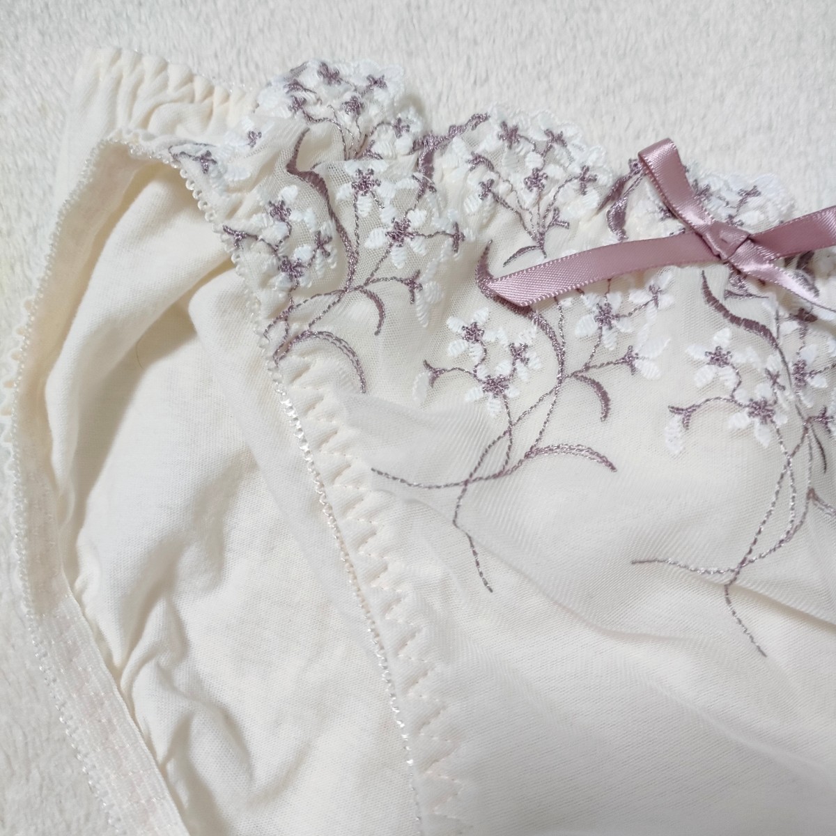 SUFFUSE パンティ ショーツ 優しいお花の刺繍 ピンクのリボン フルバック オフホワイト 新品_画像3