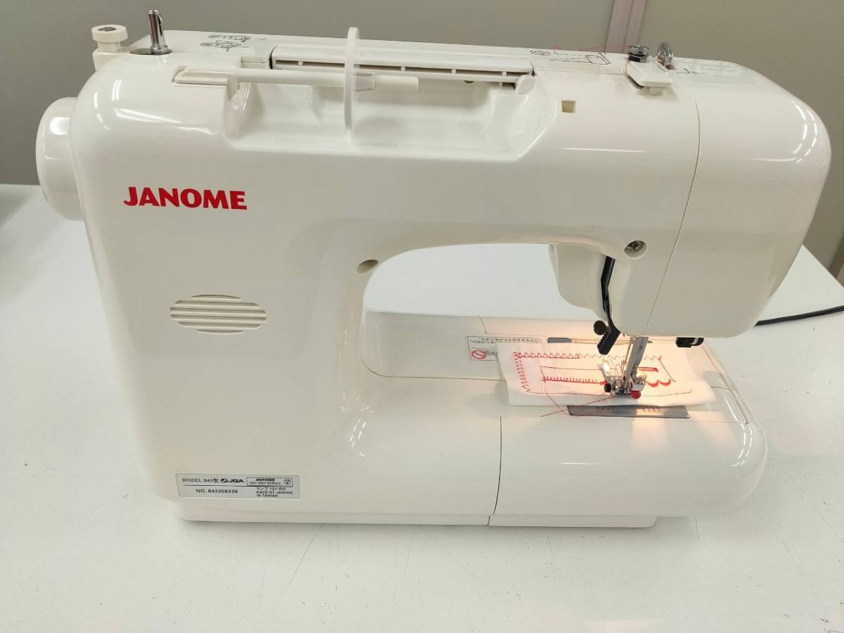 ★JANOME（ジャノメ）　JP-303　【MODEL 843型】　☆通電・試し縫い確認済み☆ジャンク品☆1円スタート_画像4