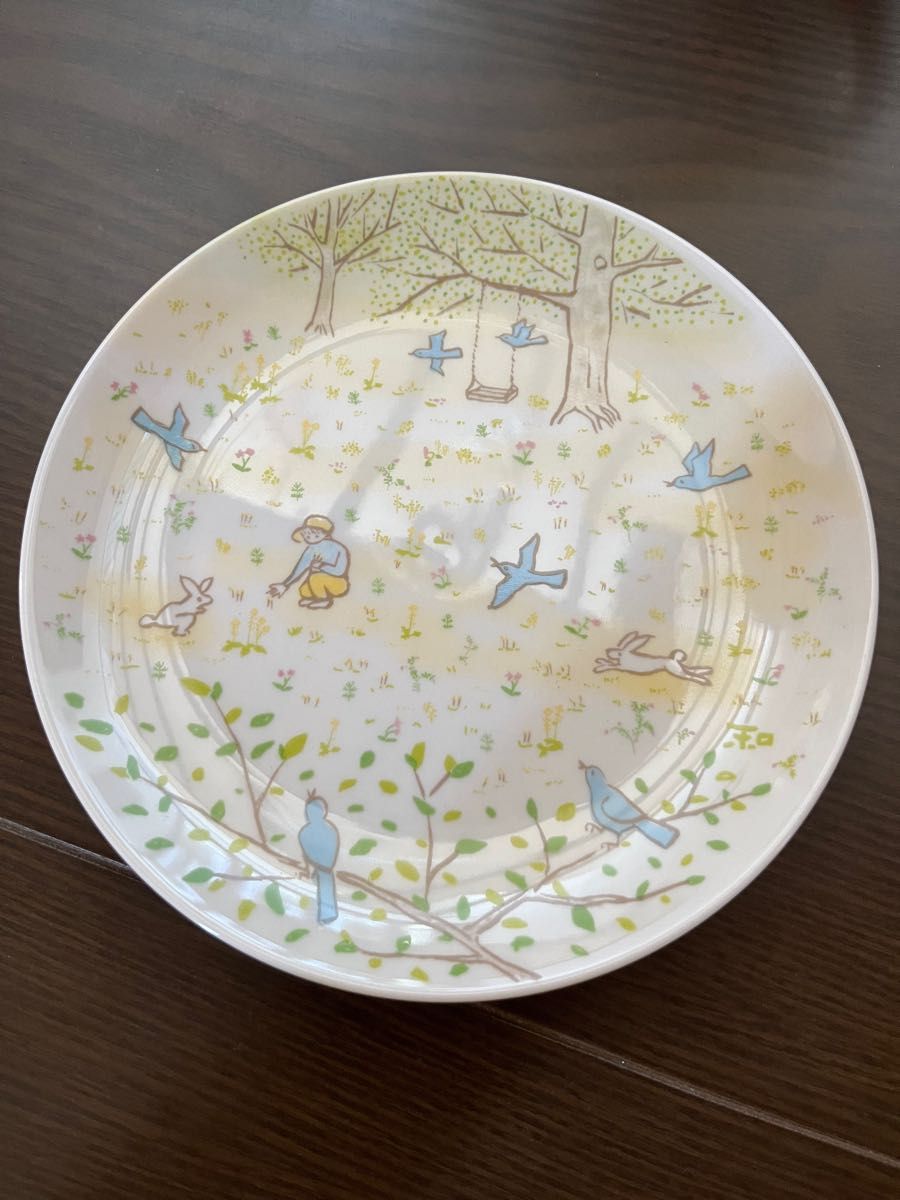 市川和美デザイン「小鳥と少年の春色皿」