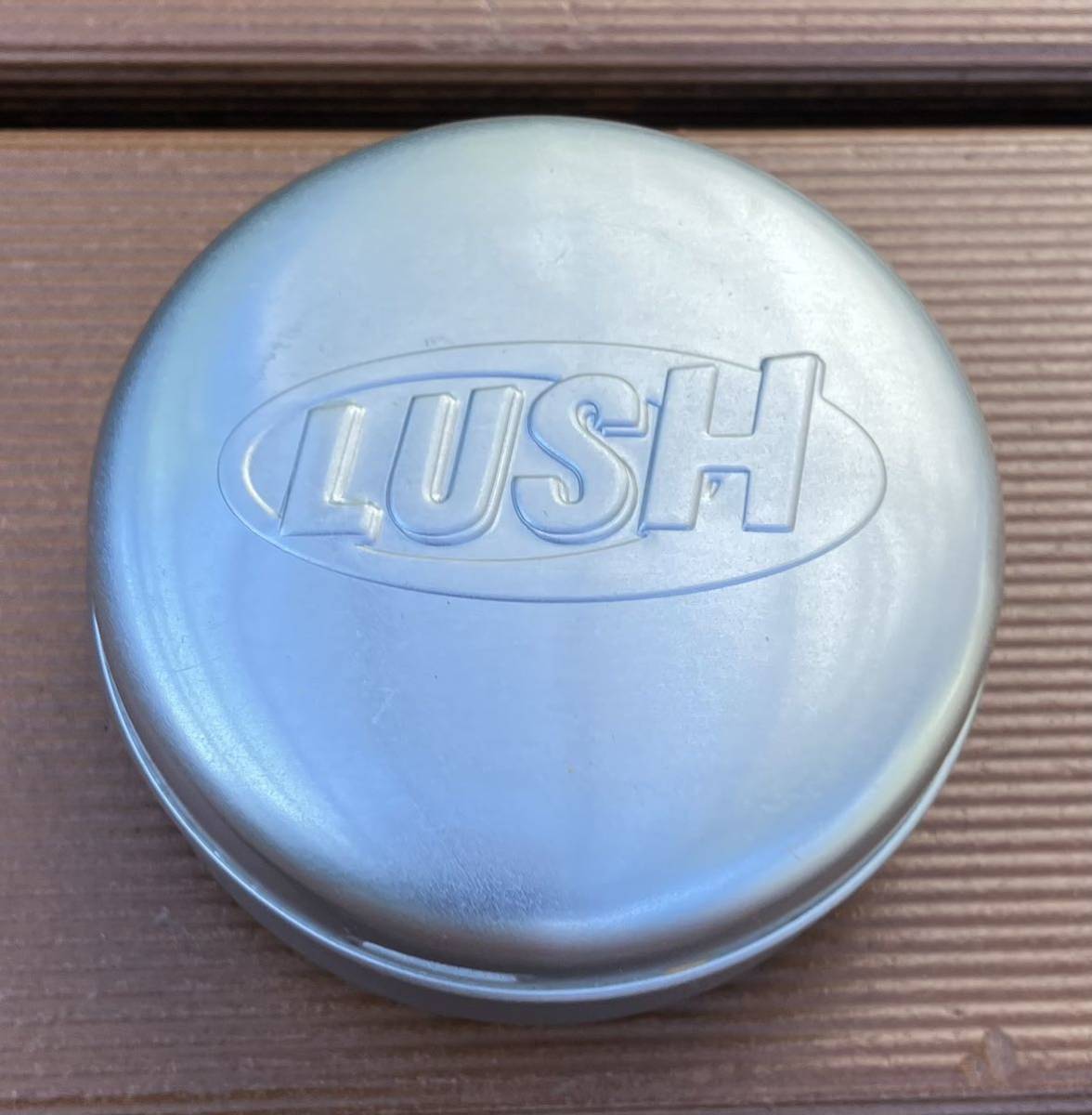 英国　LUSH 小さめの空き缶　送料無料_画像1
