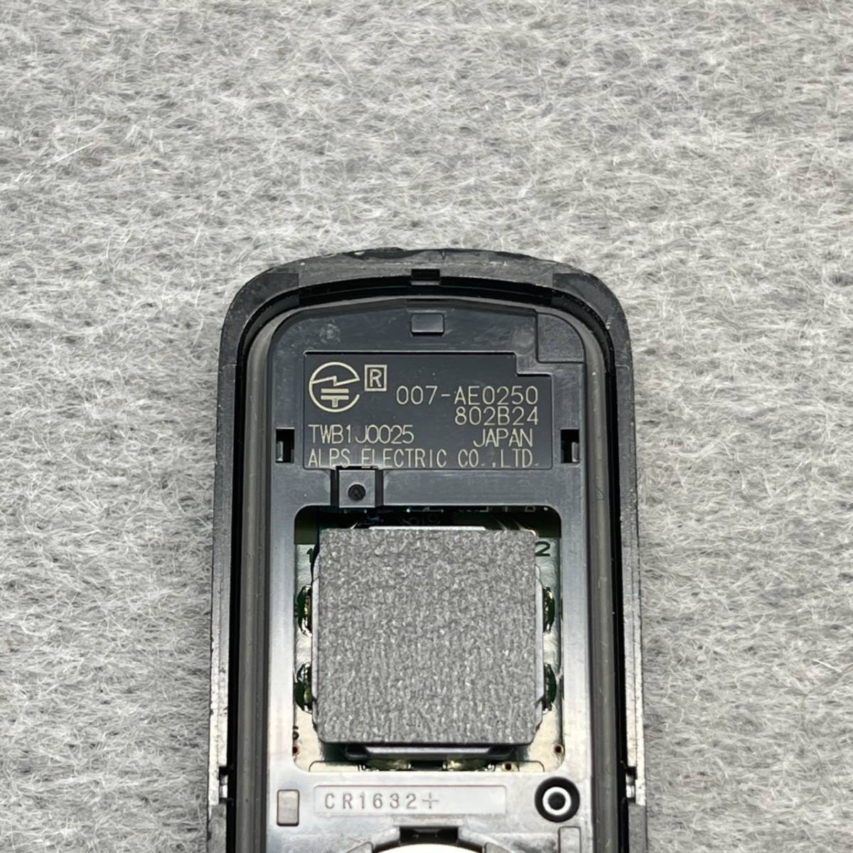 送料無料 ホンダ N-BOX 純正 スマートキー 3ボタン HOLD 送料無料 ホンダ N-BOX 純正 スマートキー 3ボタン HOLD