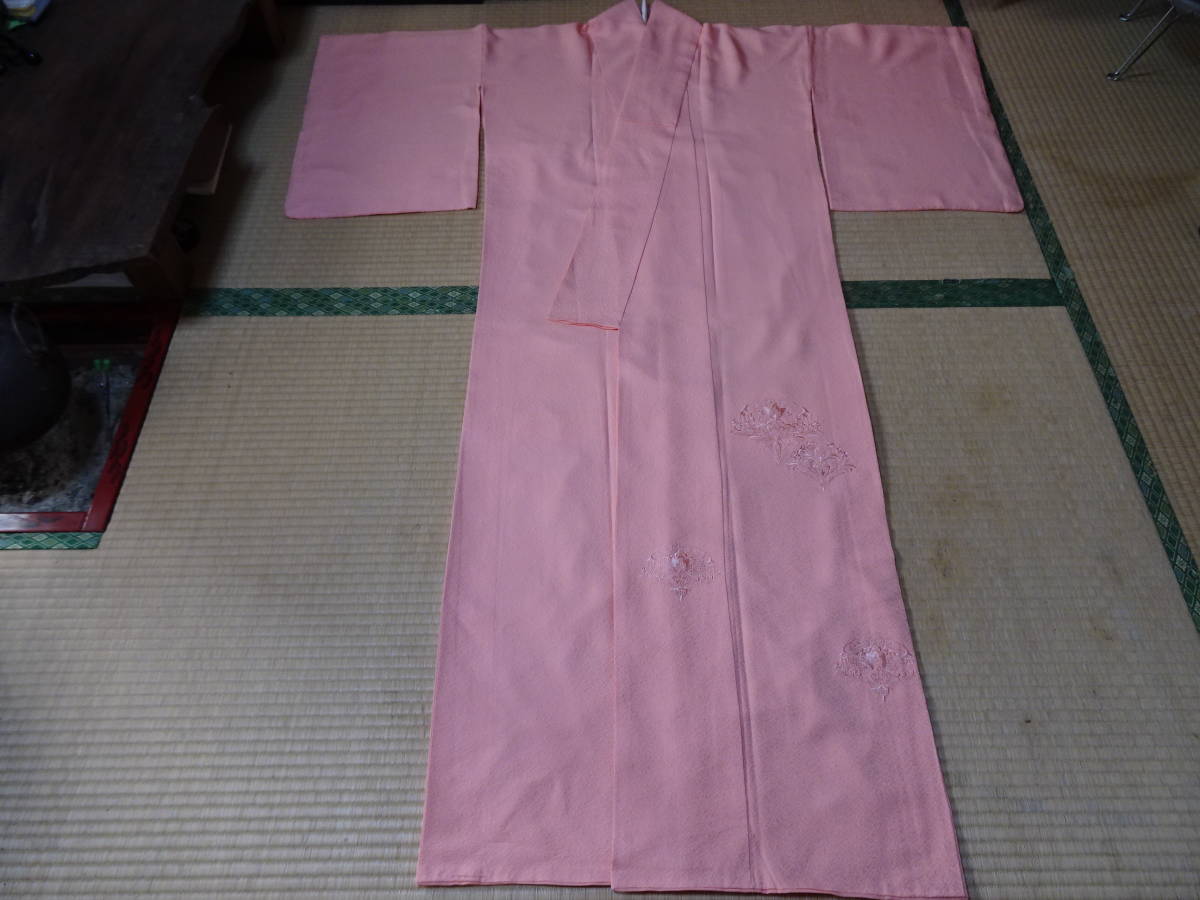 スワトウ刺繍が素敵なピンクの付け下げ（未使用品）裄６８cm　正絹　袷　紋なし_画像1