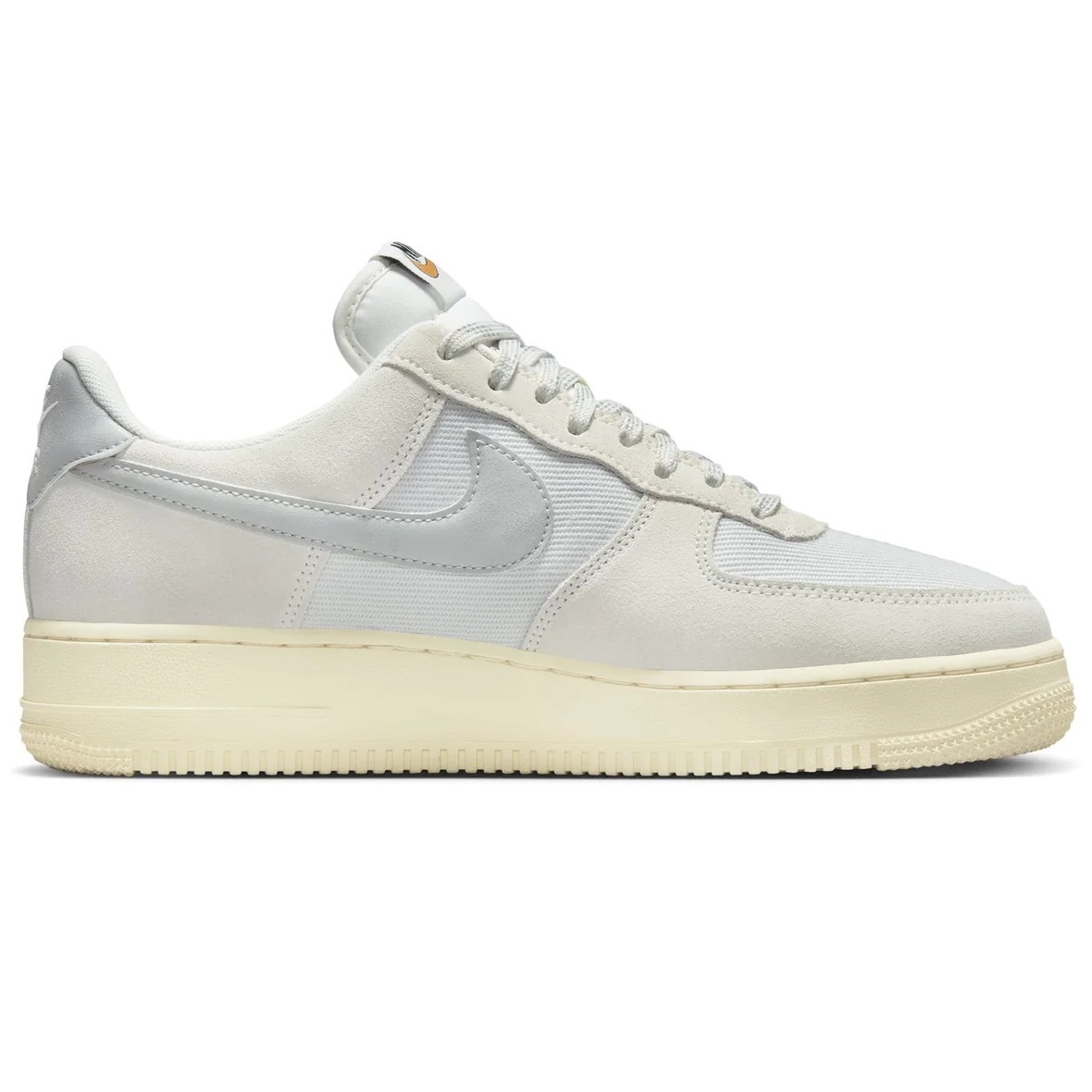 ☆NIKE AIR FORCE 1 ’07 LV8 CERTIFIED FRESH 薄灰/灰/生成り 27.0cm ナイキ エア フォース 1 '07 エレベ―ト DO9801-100の画像2