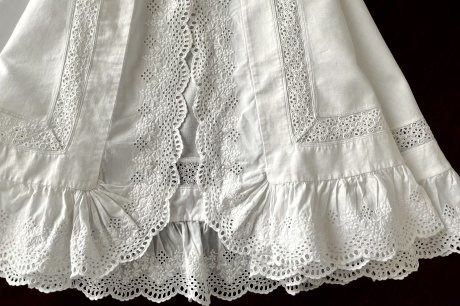 フランス製　アンティーク　手刺繍レースのクリスニングケープ　★布,アンティークレース,アンティークドール,アンティークファブリック